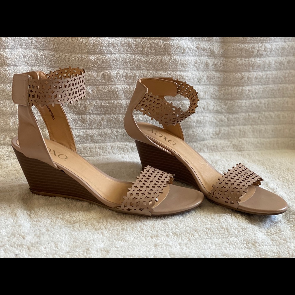 Short Wedge Heel, Women’s Size 8